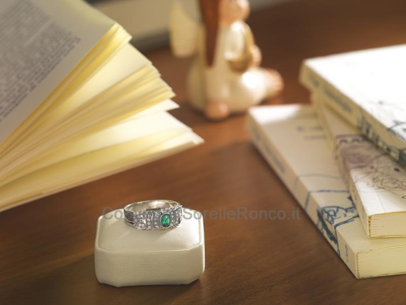 ANELLO CON DIAMANTI E SMERALDO 0.34 CT